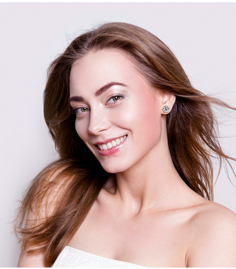 D-color Six-Claw Diamond Stud Earrings
