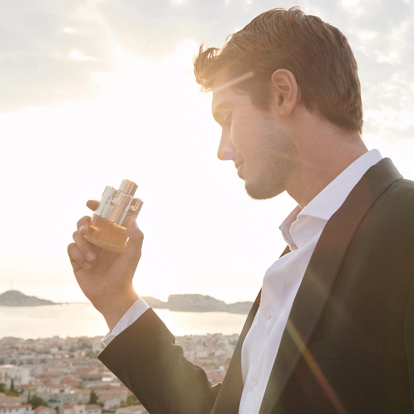 Azzaro Wanted Eau de Toilette - Vibrant & Irresistible Mens Cologne - Woody, Citrus & Spicy Fragrance - Fresh Notes of Cardamom, Lemon, Vetiver - Everyday Wear - Luxury Perfumes for Men